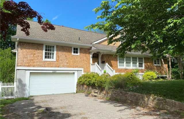 225 S Barry Avenue - 225 South Barry Avenue, Mamaroneck, NY 10543