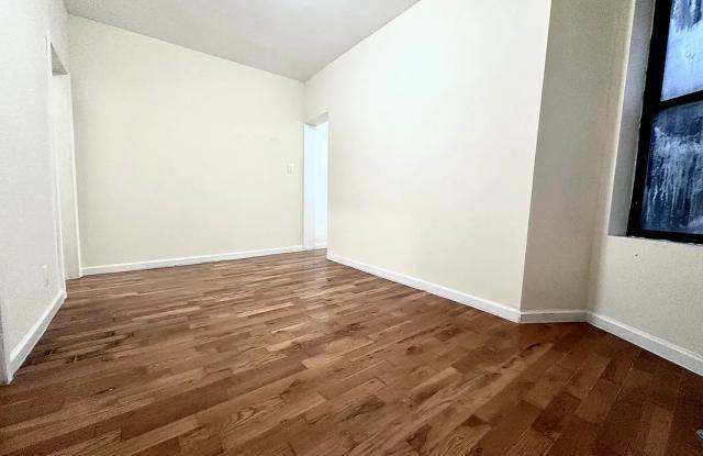 4441 Broadway Gallery 2