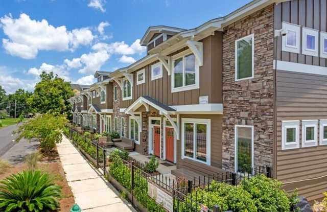 3 bed/3 bath luxury townhouse walking distance to FSU campus. Available Fall 2025! 1/2 off second months rent!!! FULLY FURNISHED! photos photos