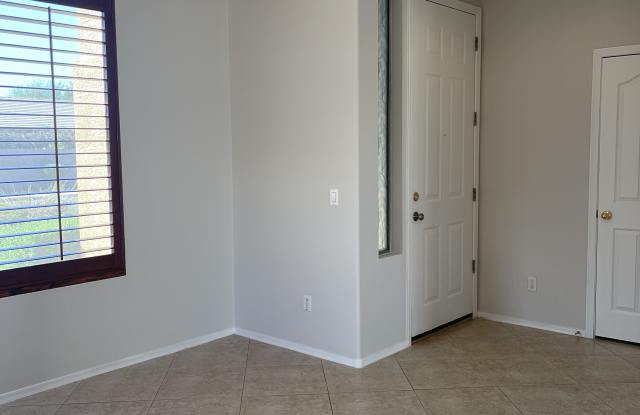 2114 E Cherry Hills Pl Gallery 4