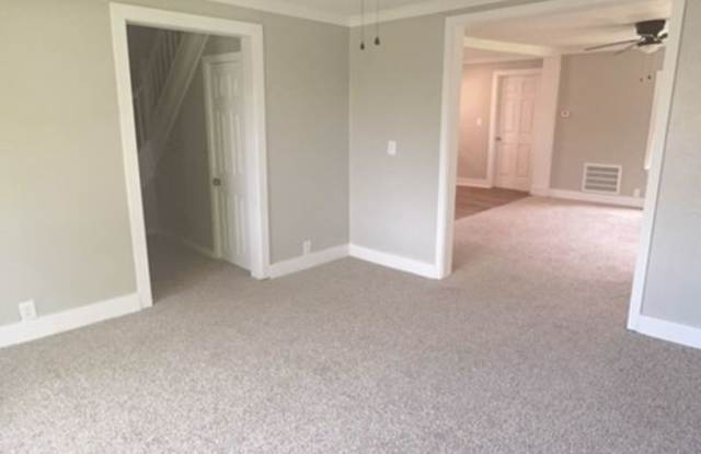 For Rent: 2918 S Jefferson St. Fully Renovated Spacious 3 Bedroom 1.5 Bath Home! Gallery 4