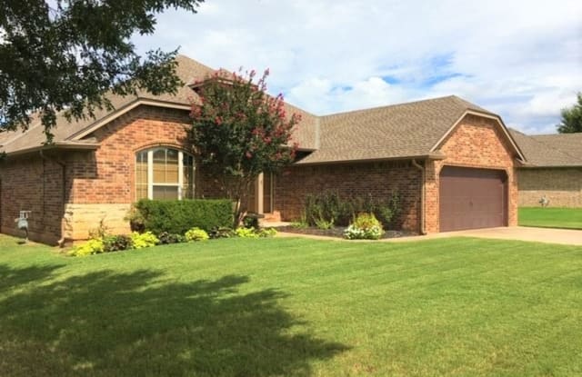 2633 SE 8th St - 2633 Southeast 8th Street, Moore, OK 73160