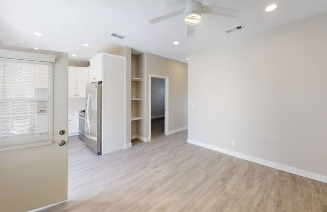 4BD/2BA, Private Yard! Gallery 4
