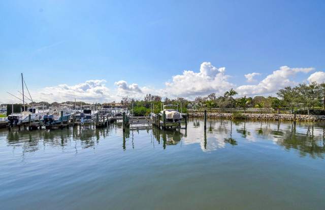 318 Oak Harbour Drive photos photos