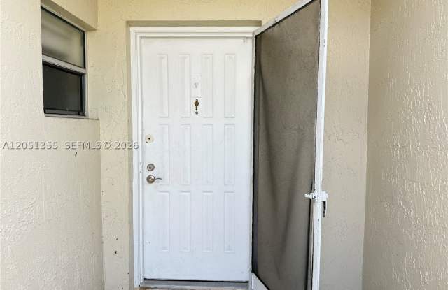 21393 NE 8th Ct Gallery 4