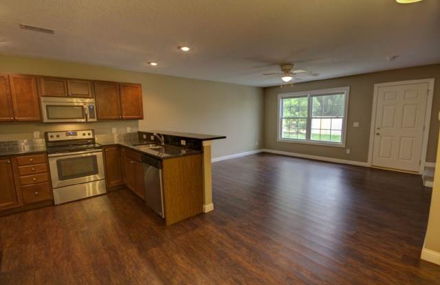 Gorgeous 3 Bedroom Townhome Gallery 4