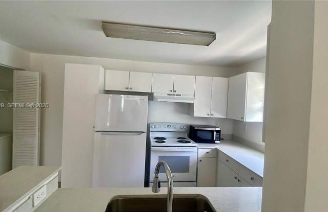 4071 NW 87th Ave photos photos