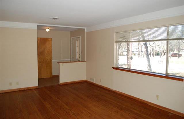 1004 Woodland Drive Gallery 4