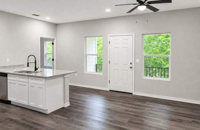 7602 Windsor Oaks Gallery 3