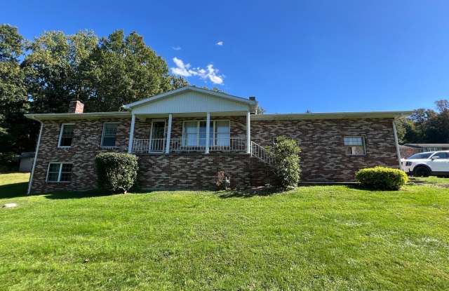 Brick Ranch with Detached 2-Car Garage & Big Covered Deck – 3 Bed / 2 Bath Gallery 1