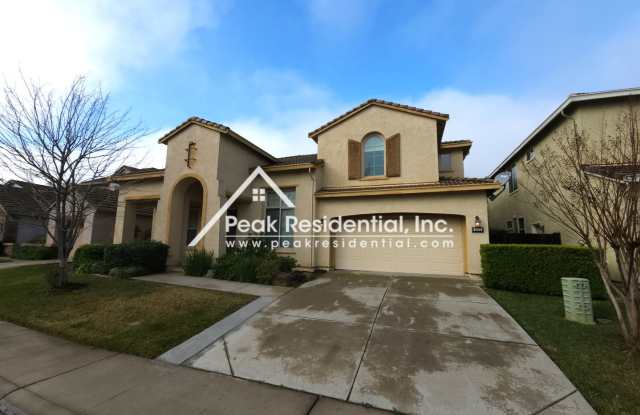 Wonderful 4bd/2.5ba Elk Grove Home with 3 Car Garage - 9804 Spring View Way, Elk Grove, CA 95757