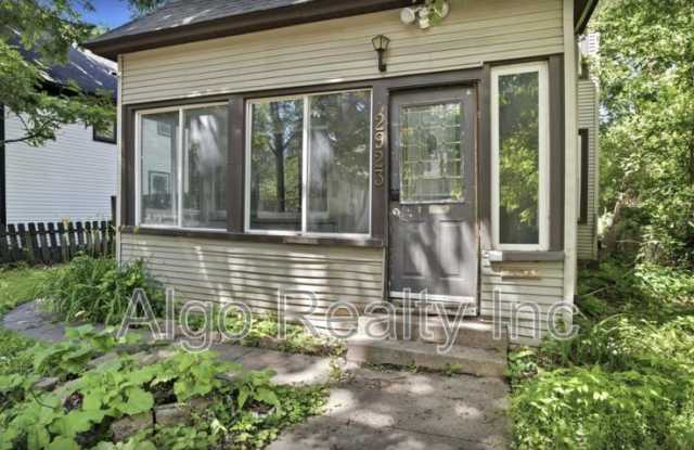2923 North Girard Avenue Gallery 2