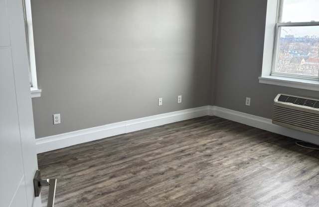 106 N Grove St photos photos