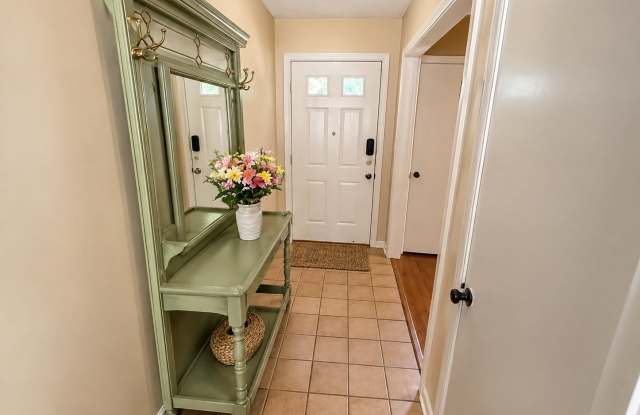 2940 Willow Lane Drive Gallery 2