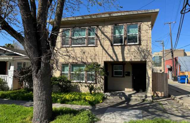 Downtown Sacramento 2 Bedroom, 1 Bath 850 sqft. Townhome for Lease. photos photos