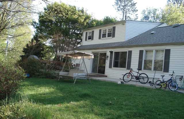 1120 Greentree Ln Gallery 1