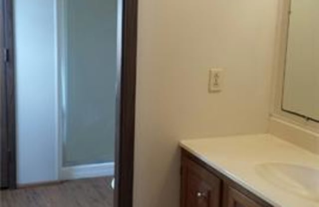 1052 WESTPARK Circle N Gallery 4