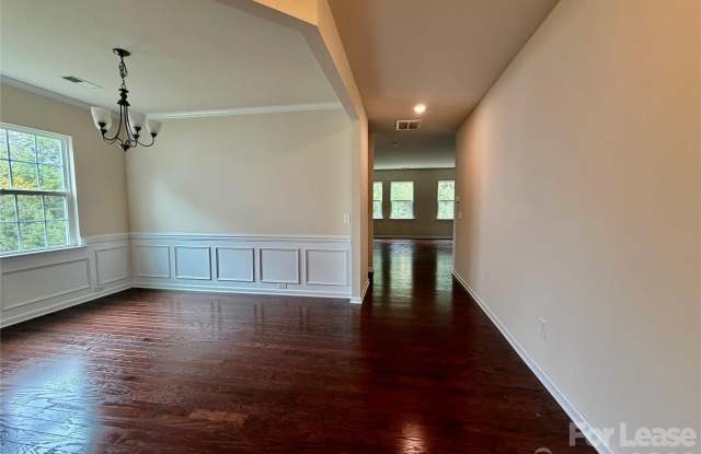 7703 Kelburn Lane Gallery 4