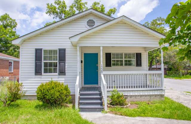 Updated 3BR/2BA Home in Edgemere | Corner Lot w/ Carport  Storage | Near Daffin Park photos photos