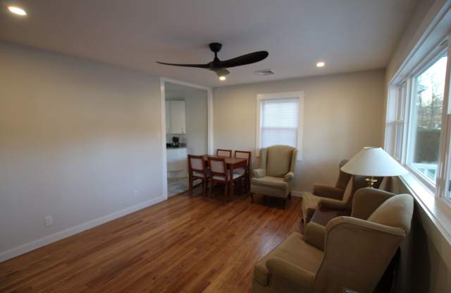 Fully ADA accessible 2 bedroom, 1 bathroom single level private home in Uptown Kingston, NY Gallery 4