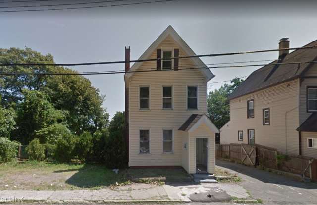 139 Forest Rd Gallery 3