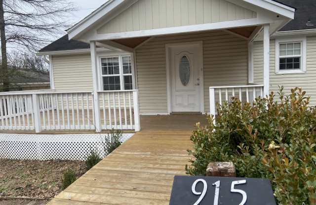 915 West 47th Street photos photos