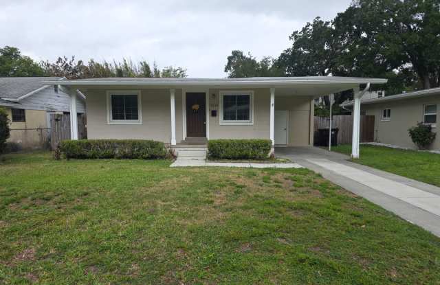 Fantastic 2 Bed College Park Charmer w/Huge Fenced Yard - 3116 Amherst Avenue, Orlando, FL 32804