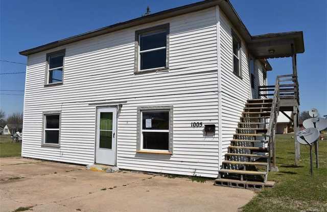 1005 N. B St - 2 photos photos