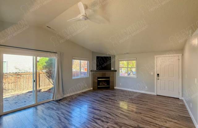 Single Level 3 BR Charmer in SE Bend with Fully Fenced Yard Gallery 4