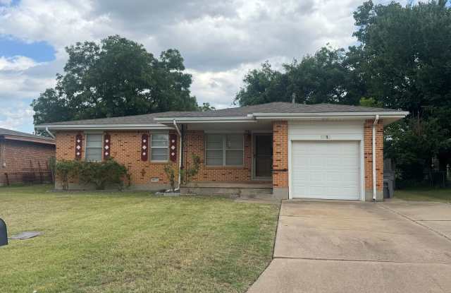 4512 NW Cheyenne - AVAILABLE NOW FOR VIEWINGS! Gallery 1