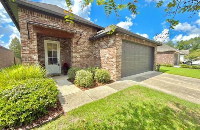 Spacious 3 Bedroom Home in Gated University Villas | Lawn Care Included Gallery 1