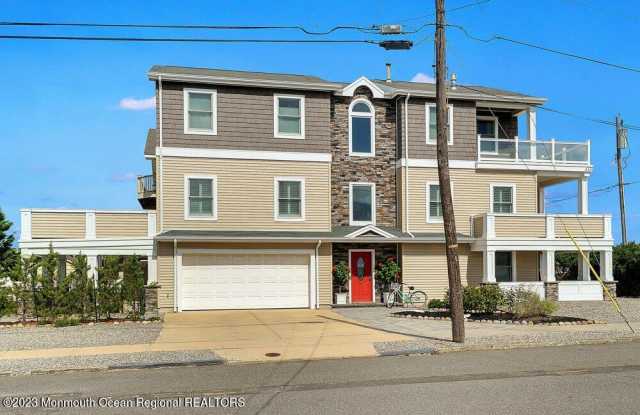 413 S Ocean Avenue - 413 South Ocean Avenue, Seaside Park, NJ 08752