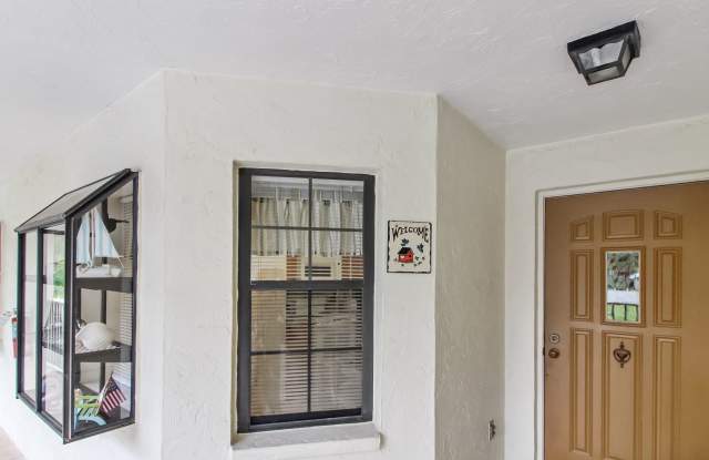 Seasonal Condo for Rent in Pine Hollow photos photos