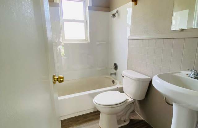3br/1ba Home in Ferguson Gallery 2
