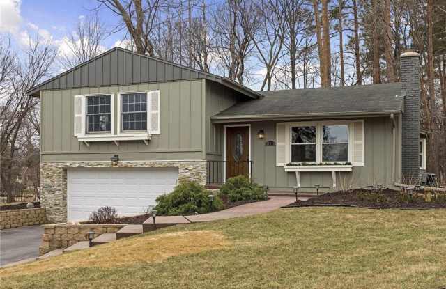 27405 Pine Bend - 27405 Pine Bend, Shorewood, MN 55331