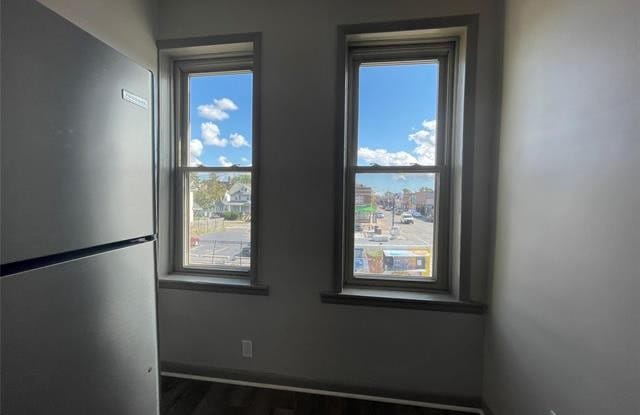 7832 W VERNOR Gallery 4