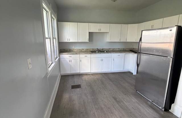 1507 North Salina Street - 2 photos photos