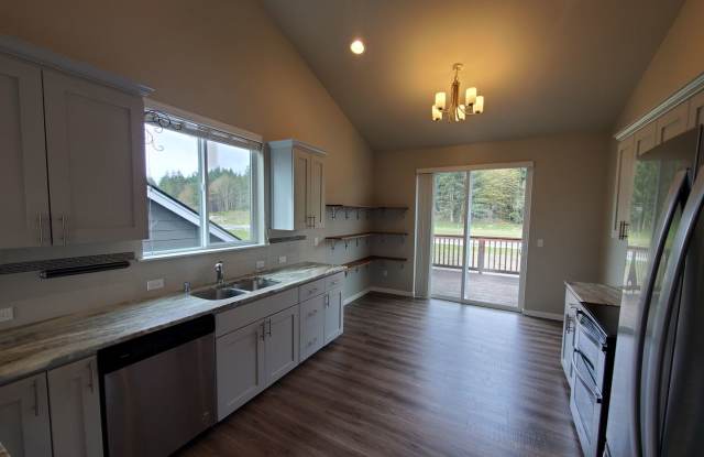 Beautiful Newer 4 Bedroom In Tahoma Terra Neighborhood! Gallery 3