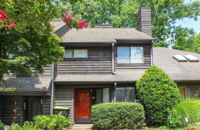 Cozy 2-story Townhouse Gallery 1