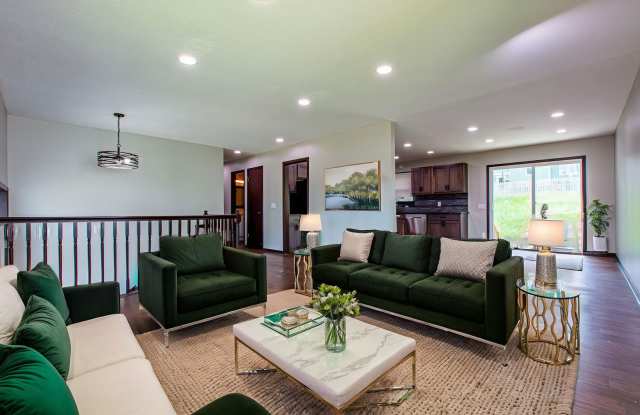 Move in Special! $400 off First Months Rent! 3 Bedroom / 2.5 Bath off 120th and Blondo photos photos