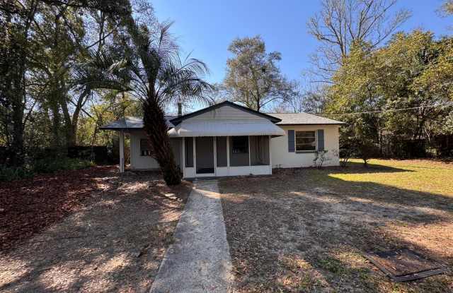 815 NW 32nd Pl! This charming 2-bedroom, 1-bath home Gallery 1