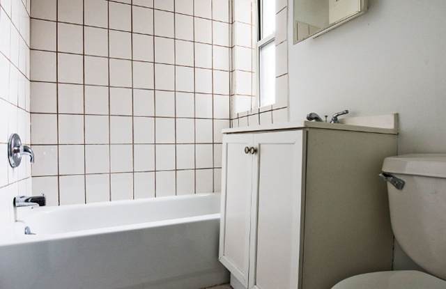 8152 S Evans East Chatham Apartments Gallery 3