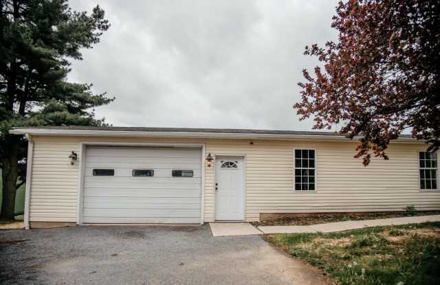 Charming Remodeled Home in Peaceful Farmfield Setting – 1231 Amosite Rd, Elizabethtown, PA photos photos