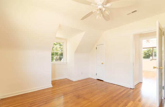26 Davis Ave - 26 Davis Avenue, Newport News, VA 23601