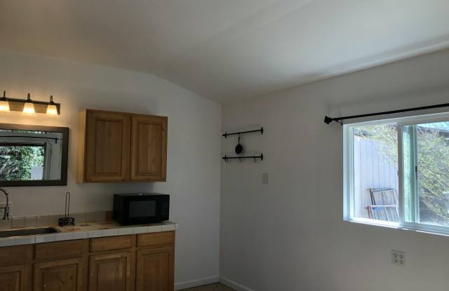 708 W HOWE Street unit: 1 photos photos
