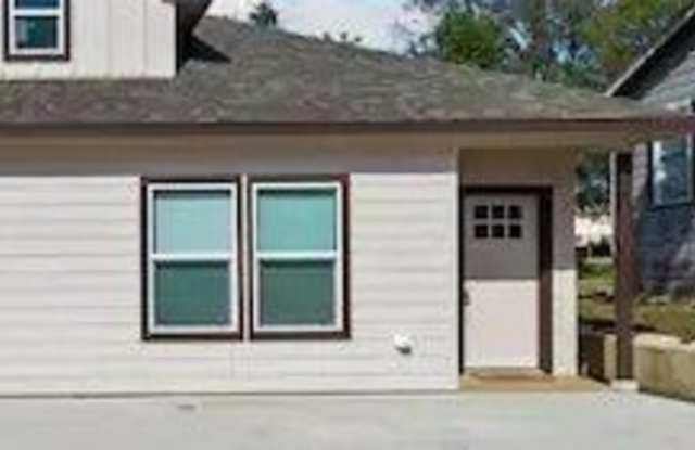 613 W Elm Street - 613 West Elm Street, Denison, TX 75020
