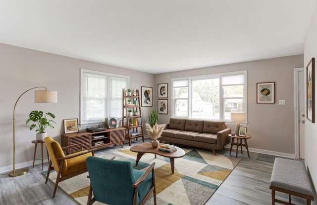Charming 4 Bedroom Home in Elizabethtown Gallery 3