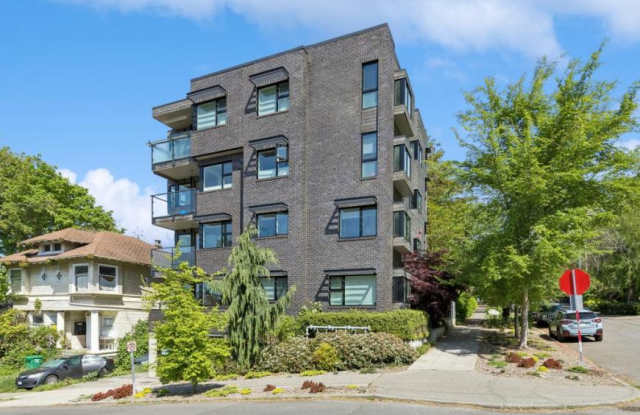 403 13th Ave E #1B photos photos