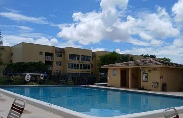 6300 NW 62nd Street unit: 303 photos photos