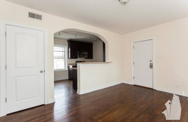 3812 N Sheffield Ave photos photos